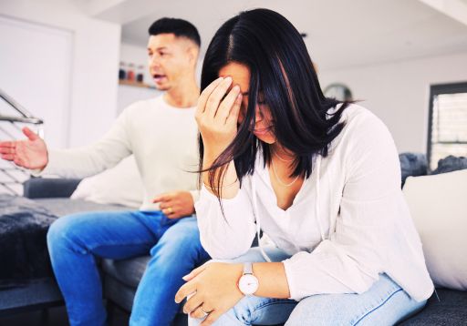 Cet article explique comment sortir d'une relation de couple toxique et comment éviter d'en créer de nouvelles en identifiant des schémas répétitifs.