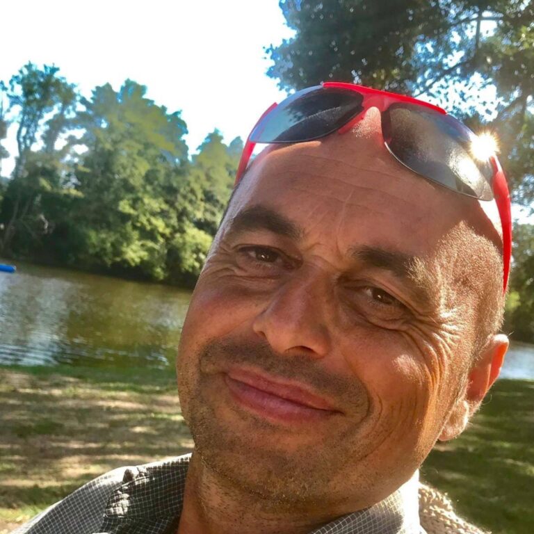 Alban Roussel, expert en hypnose quantique et astrologie à Vichy et Sanary-sur-Mer.