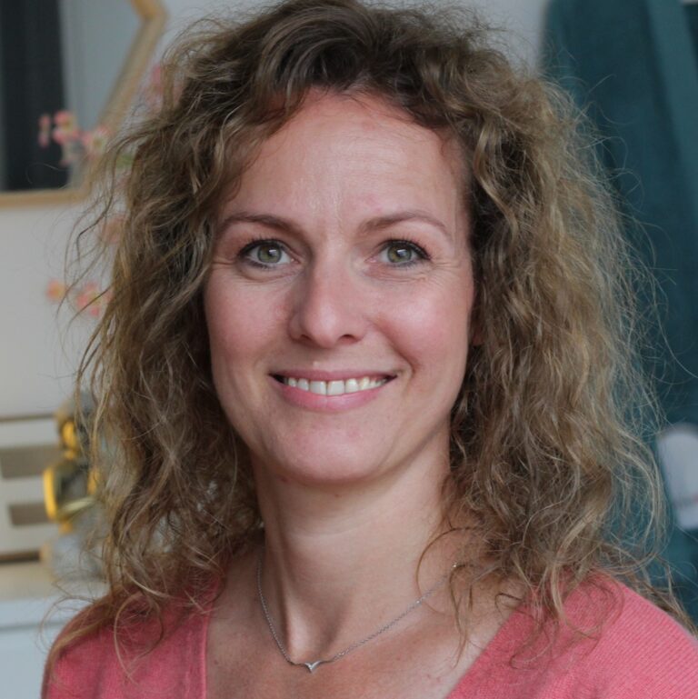 Gaëlle Normand, praticienne en désengrammation cellulaire et soins énergétiques à Genève.