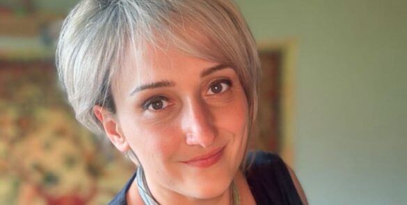 Amandine Borner, thérapeute en coiffurologie et coach de vie spécialisée en libération émotionnelle et lecture de la perte de cheveux.