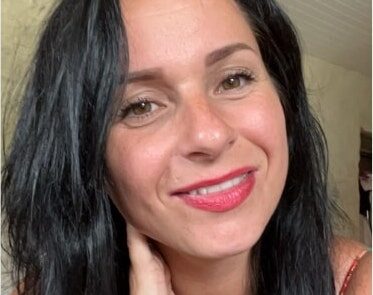 Alexandrine Mazzari, praticienne en hypnose régressive et nettoyage énergétique.