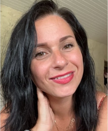 Alexandrine Mazzari, praticienne en hypnose régressive et nettoyage énergétique.