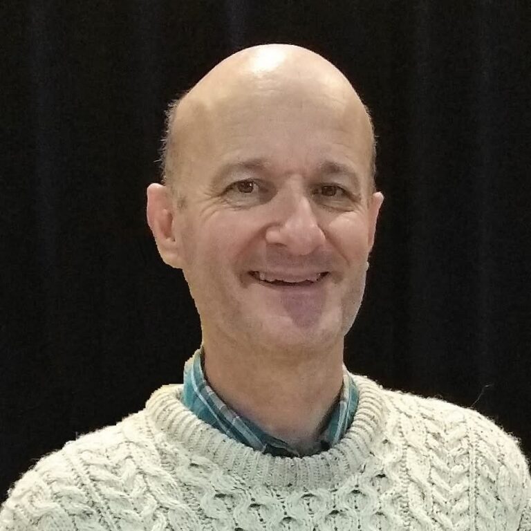 Portrait de Dominique Göller, praticien en soins énergétiques, géobiologie et chant vibratoire Aeolia, proposant des consultations en ligne.