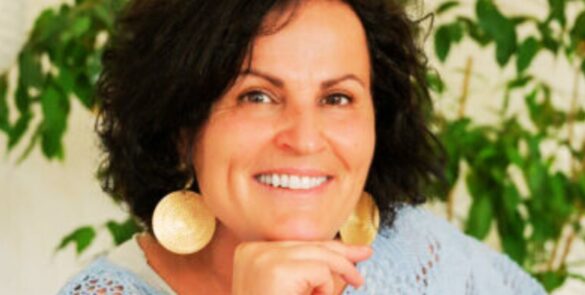 Portrait de Véronique Jacquemoud, experte en coaching en leadership aligné pour les entrepreneurs et dirigeants à renforcer leur communication et leur posture de leader.