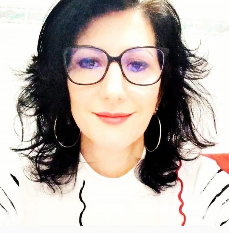 Barbara Tassart, psychopraticienne à Marseille, spécialisée en relations toxiques, accompagnement des victimes de violences et éveil personnel.