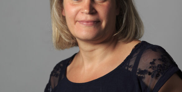 Portrait de Marion Jalaber, praticienne spécialisée en pratiques énergétiques et accompagnement à distance
