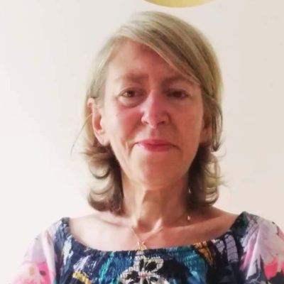 Sophie Cavagna, praticienne en soins énergétiques et guidances spirituelles.