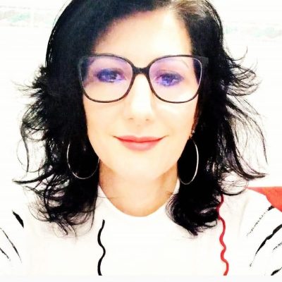Barbara Tassart, psychopraticienne à Marseille, spécialisée en relations toxiques, accompagnement des victimes de violences et éveil personnel.