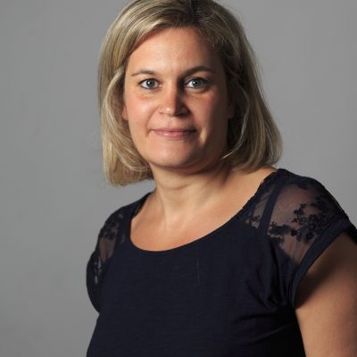 Portrait de Marion Jalaber, praticienne spécialisée en pratiques énergétiques et accompagnement à distance