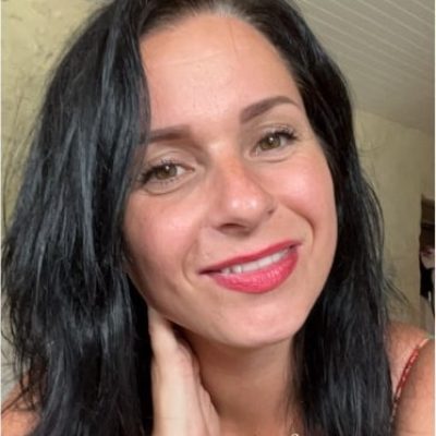 Alexandrine Mazzari, praticienne en hypnose régressive et nettoyage énergétique.