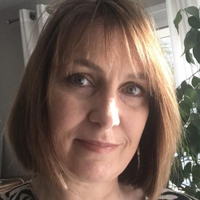 Marjorie Prigent, praticienne en hypnose et soins énergétiques, propose des séances en ligne pour un accompagnement bienveillant et personnalisé.