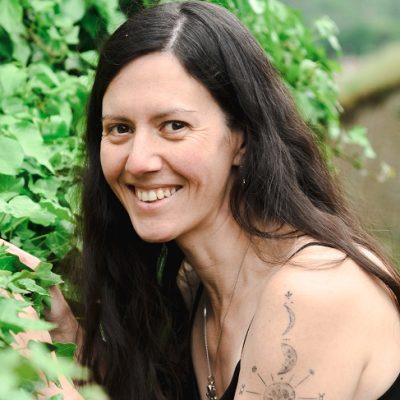 Anne-Bénédicte Fabby, psycho-praticienne spécialisée en développement personnel et libération émotionnelle.