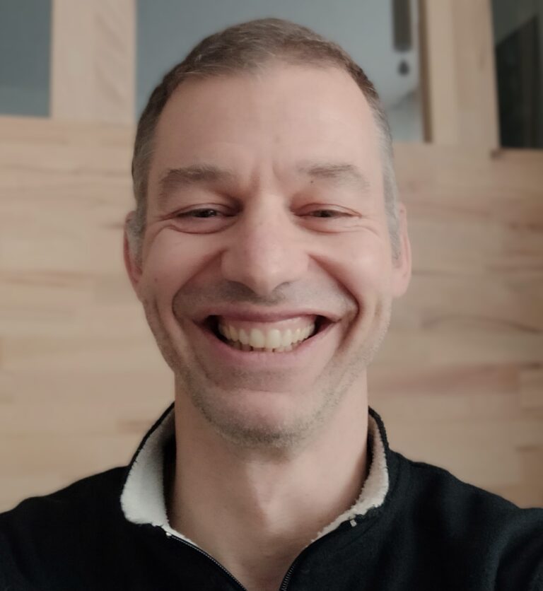 Julien Claverie, praticien en coaching holistique et soins énergétiques.